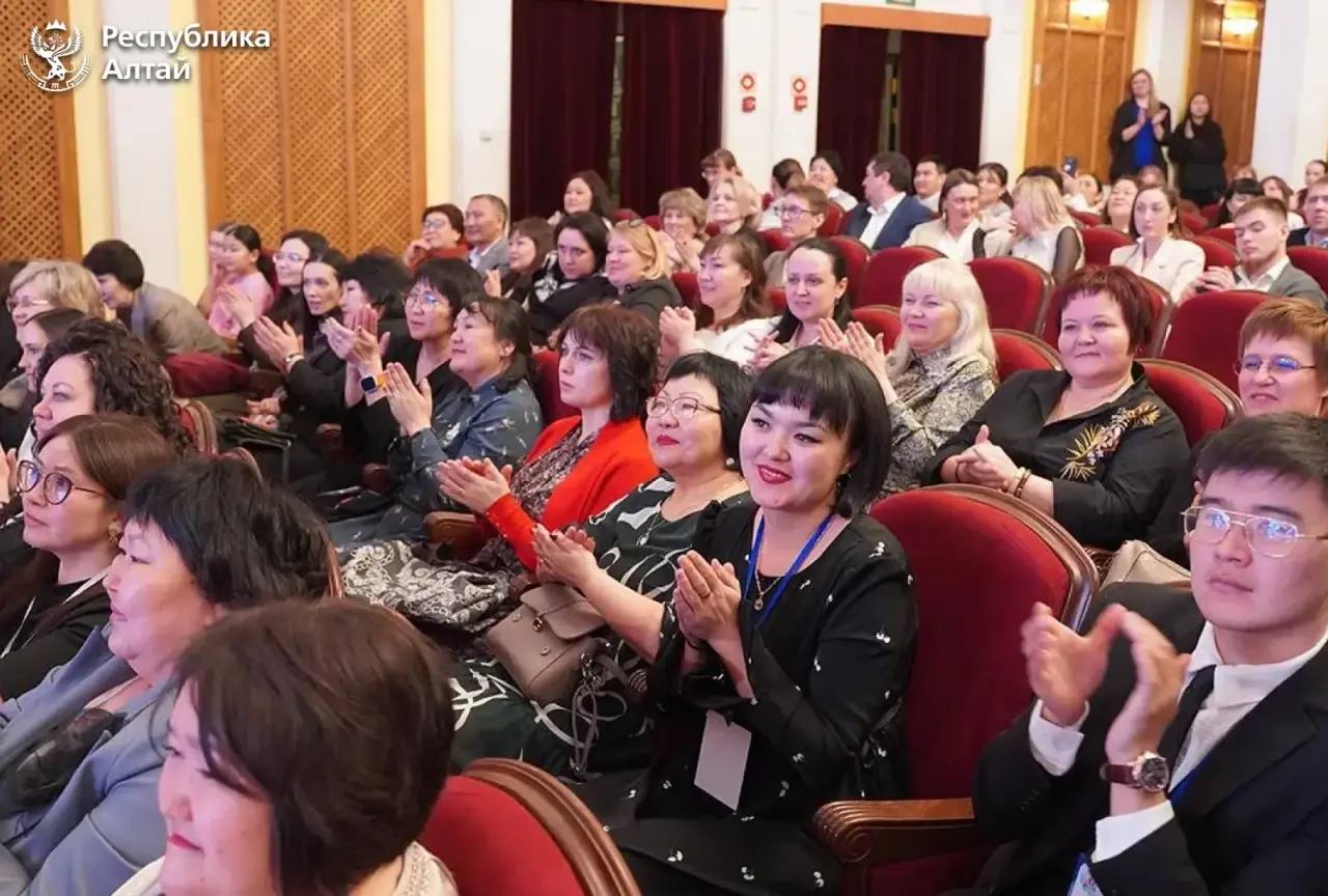 В Национальном театре состоялась церемония награждения победителей региональной Недели педагогического мастерства В Национальном театре состоялась церемония награждения победителей региональной Недели педагогического мастерства