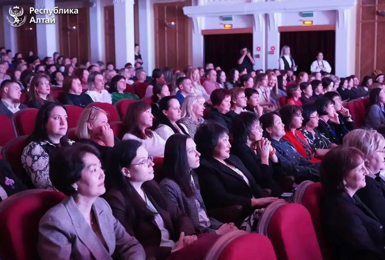 В Национальном театре состоялась церемония награждения победителей региональной Недели педагогического мастерства В Национальном театре состоялась церемония награждения победителей региональной Недели педагогического мастерства