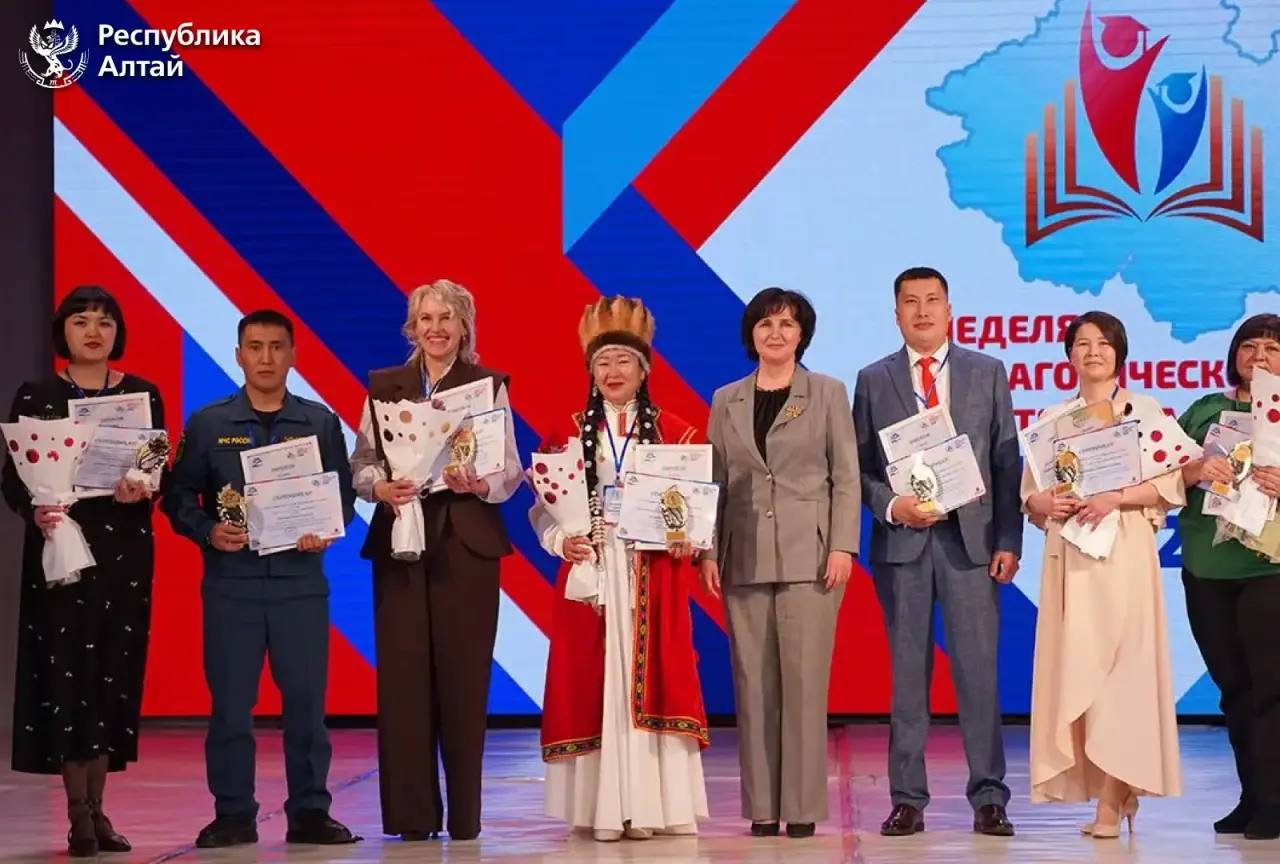 В Национальном театре состоялась церемония награждения победителей региональной Недели педагогического мастерства В Национальном театре состоялась церемония награждения победителей региональной Недели педагогического мастерства