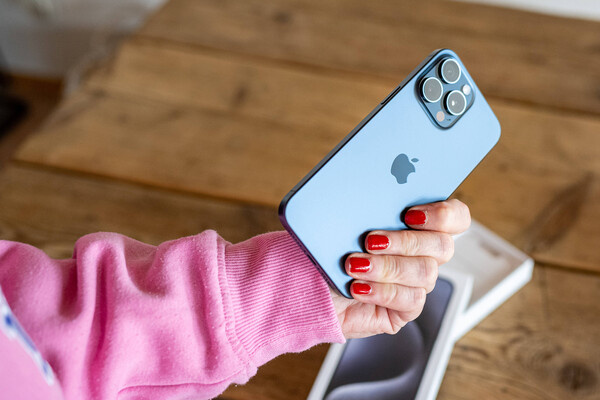 Apple начинает блокировать аккаунты российских парламентариев