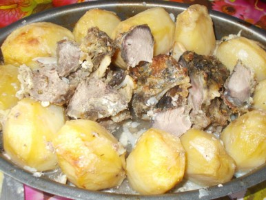 Нежное запеченное козлятина с картошкой: просто, вкусно и сытно