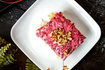 Сколько «живут» селедка под шубой и холодец: как хранить новогодние блюда