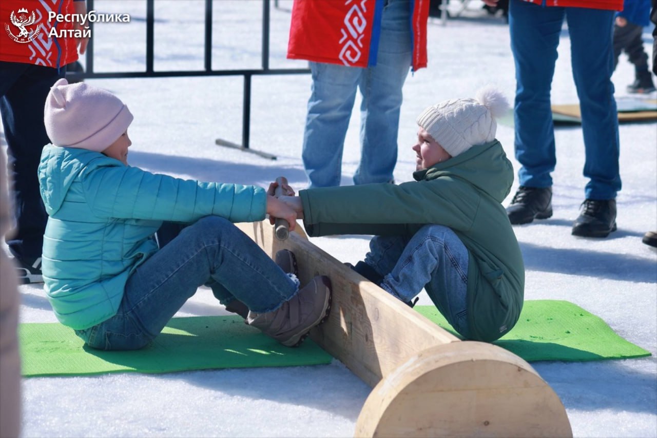 На центральной площади Горно-Алтайска отметили Jылгайак и Наурыз На центральной площади Горно-Алтайска отметили Jылгайак и Наурыз