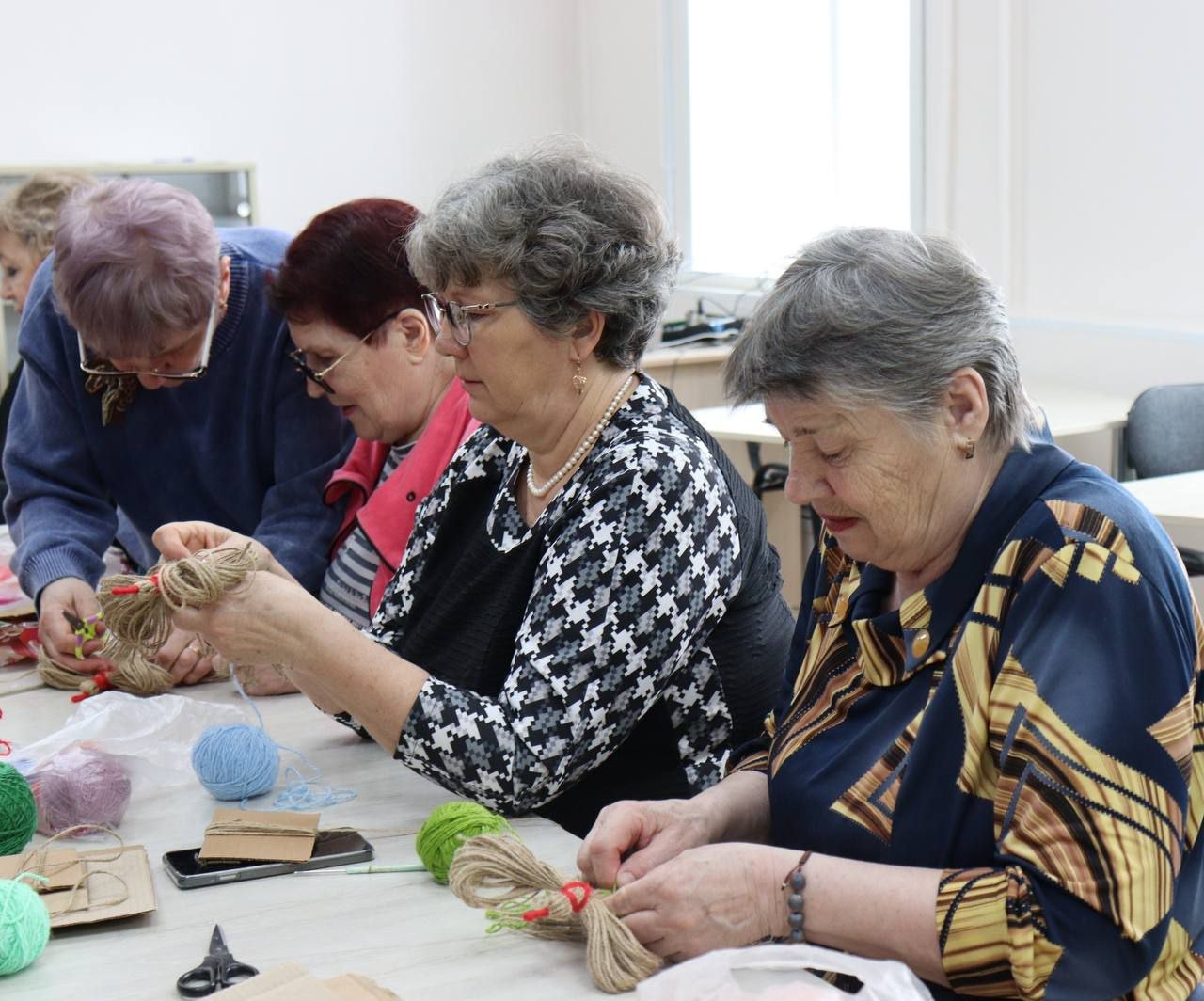 В Майминской центральной библиотеке состоялся мастер-класс «Славянская птица счастья», собравший любителей народного творчества и рукоделия В Майминской центральной библиотеке состоялся мастер-класс «Славянская птица счастья», собравший любителей народного творчества и рукоделия