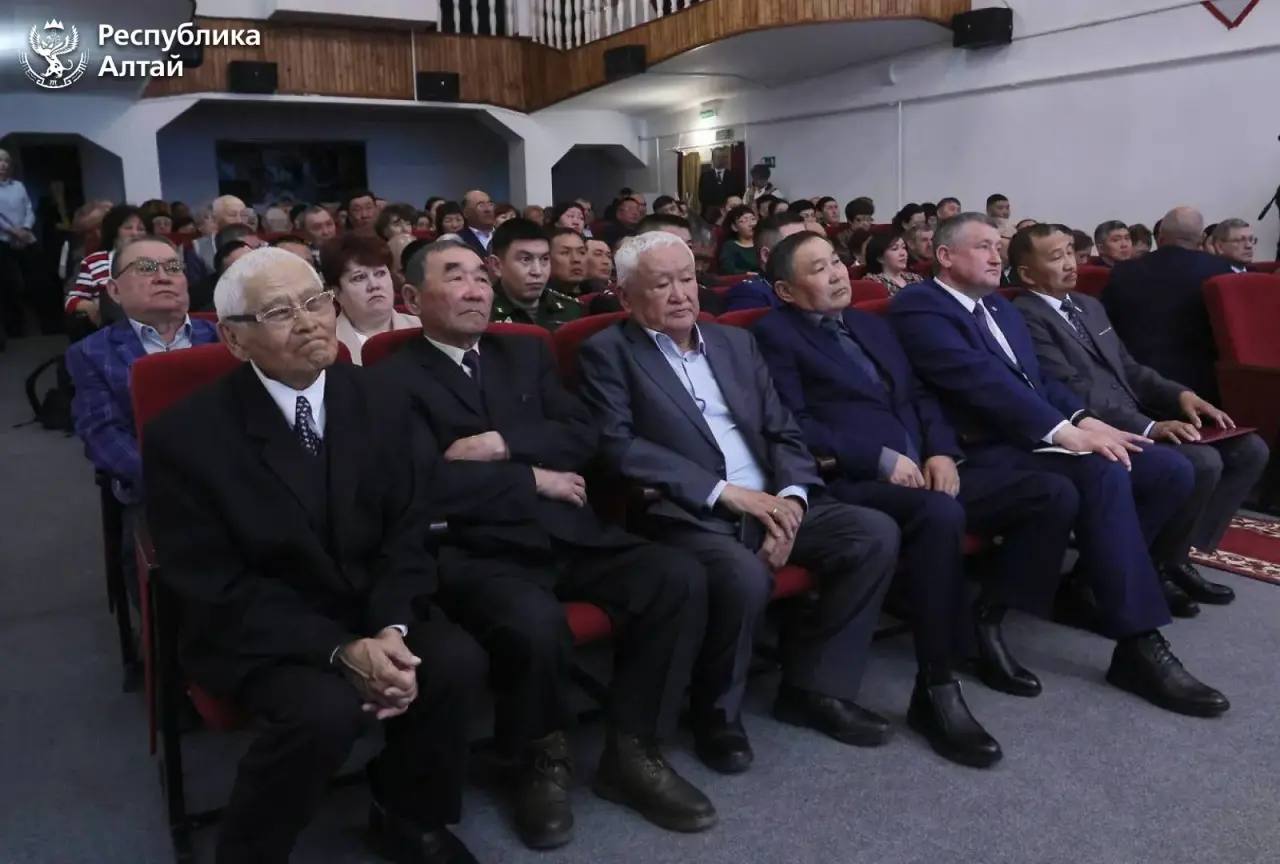 Рустам Кокушев вступил в должность главы Усть-Канского района Рустам Кокушев вступил в должность главы Усть-Канского района