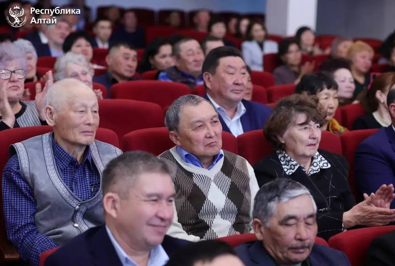 Рустам Кокушев вступил в должность главы Усть-Канского района Рустам Кокушев вступил в должность главы Усть-Канского района