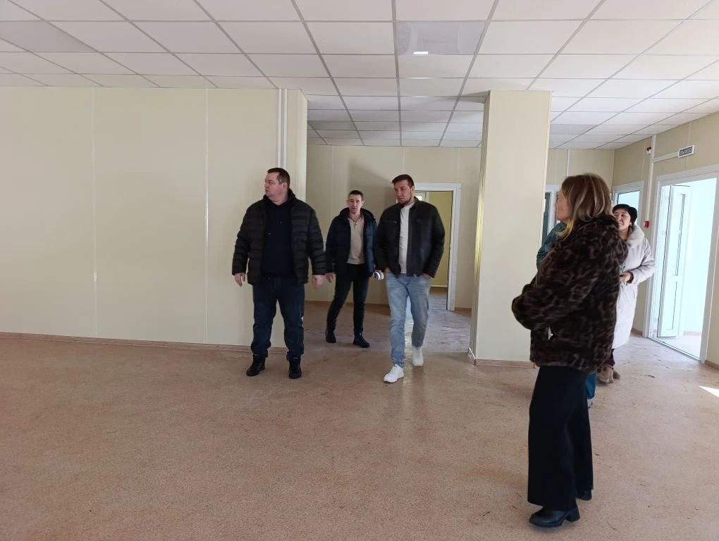 Глава Майминского района Петр Громов проинспектировал строительство культурно-досугового центра в селе Урлу-Аспак Глава Майминского района Петр Громов проинспектировал строительство культурно-досугового центра в селе Урлу-Аспак