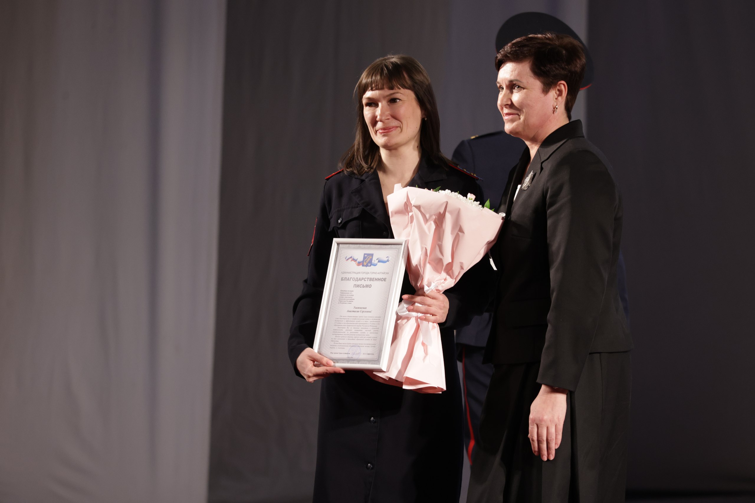 26 марта в Национальном театре им. П.В. Кучияк состоялось торжественное собрание, посвященное 10-летию войск национальной гвардии РФ и 215-й годовщине образования войск правопорядка 26 марта в Национальном театре им. П.В. Кучияк состоялось торжественное собрание, посвященное 10-летию войск национальной гвардии РФ и 215-й годовщине образования войск правопорядка