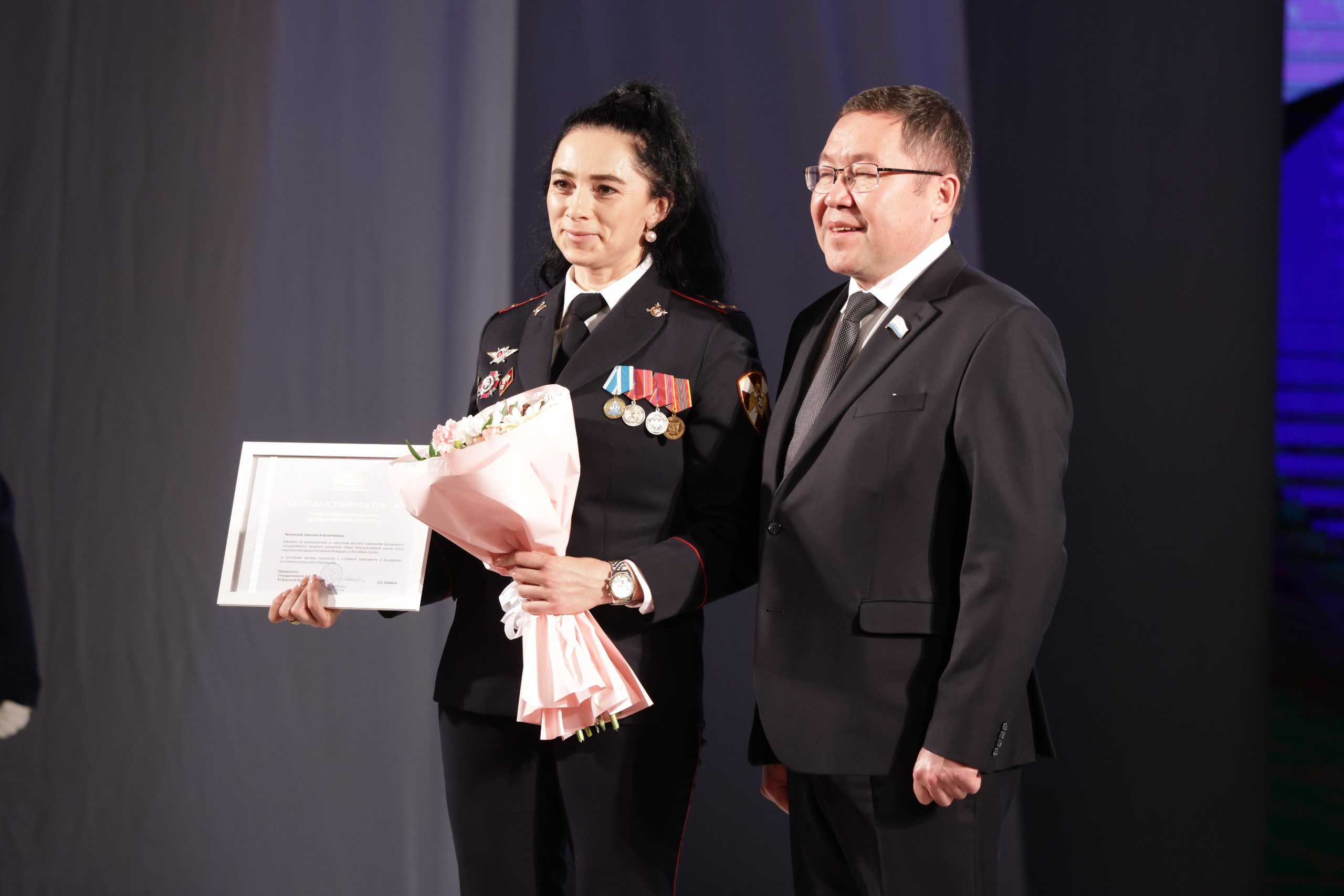 26 марта в Национальном театре им. П.В. Кучияк состоялось торжественное собрание, посвященное 10-летию войск национальной гвардии РФ и 215-й годовщине образования войск правопорядка 26 марта в Национальном театре им. П.В. Кучияк состоялось торжественное собрание, посвященное 10-летию войск национальной гвардии РФ и 215-й годовщине образования войск правопорядка