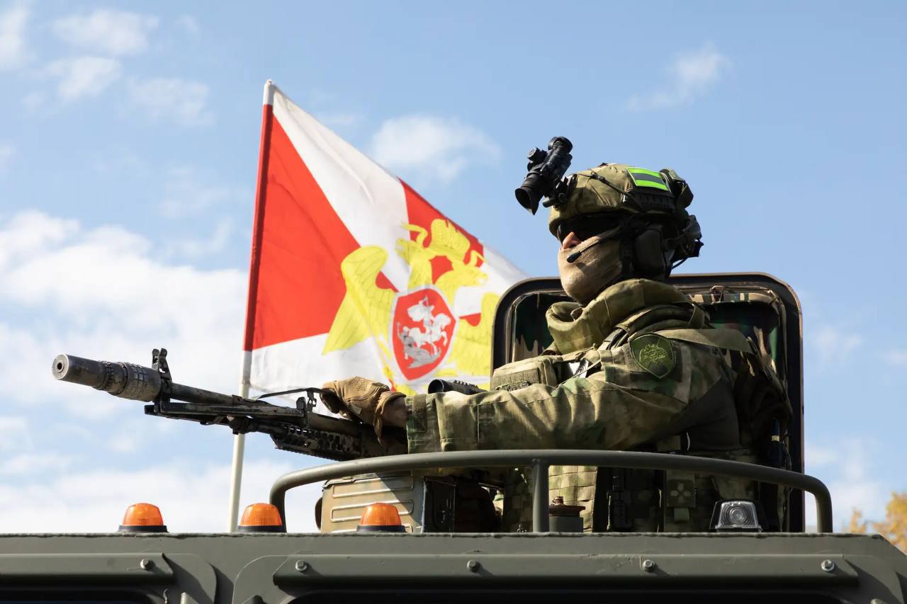 Александр Прокопьев: Сегодня Федеральная служба войск национальной гвардии Российской Федерации отмечает 10-летие со дня образования, а войскам правопорядка в России исполняется уже 215 лет