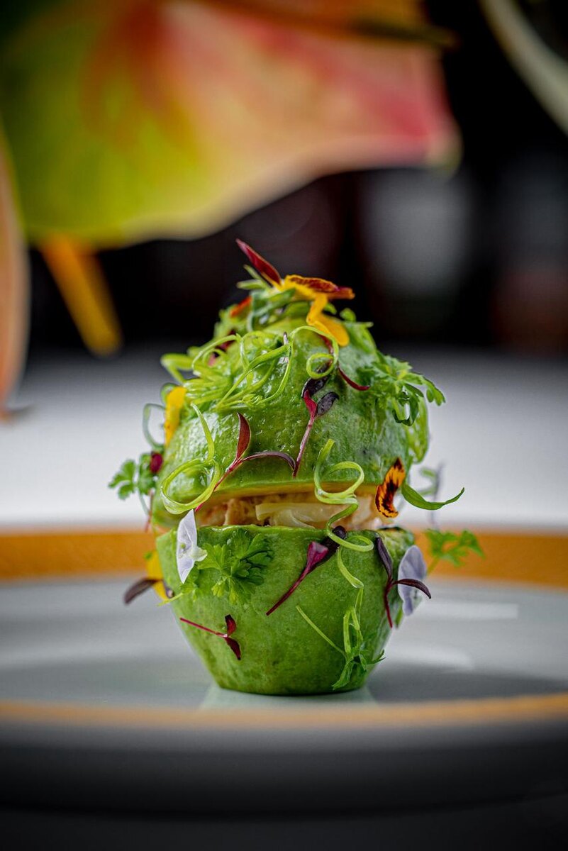 Авокадо-Фаберже с крабом: гастрономическая находка в Regent