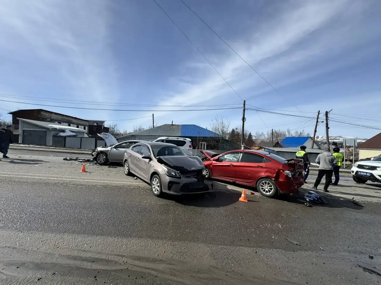 В с. Майма в результате столкновения трех автомобилей пострадала 4-летняя девочка В с. Майма в результате столкновения трех автомобилей пострадала 4-летняя девочка