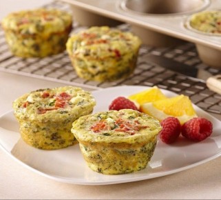 Яичная запеканка с кабачком, помидорами и сыром