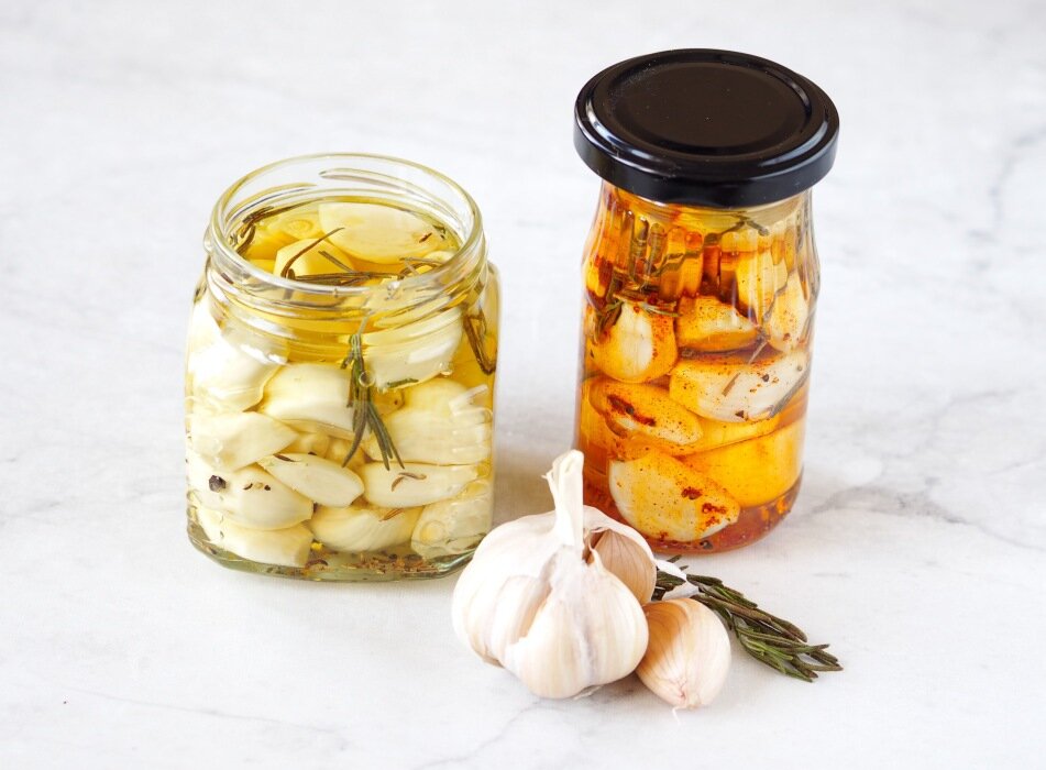 Как легко заготовить чеснок на зиму в масле: простой и ароматный рецепт