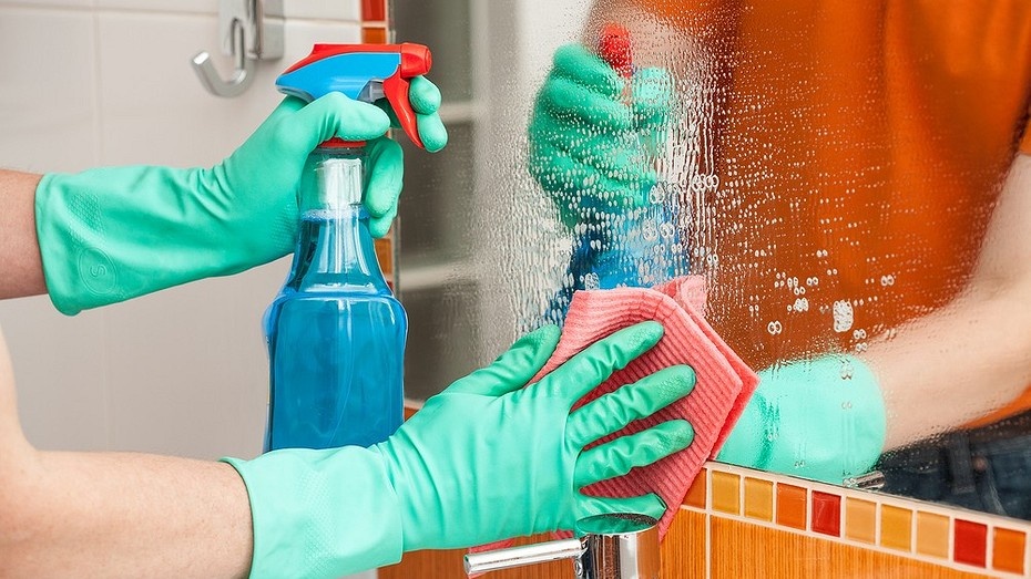 Как добиться идеального блеска зеркал без разводов: советы и народные рецепты