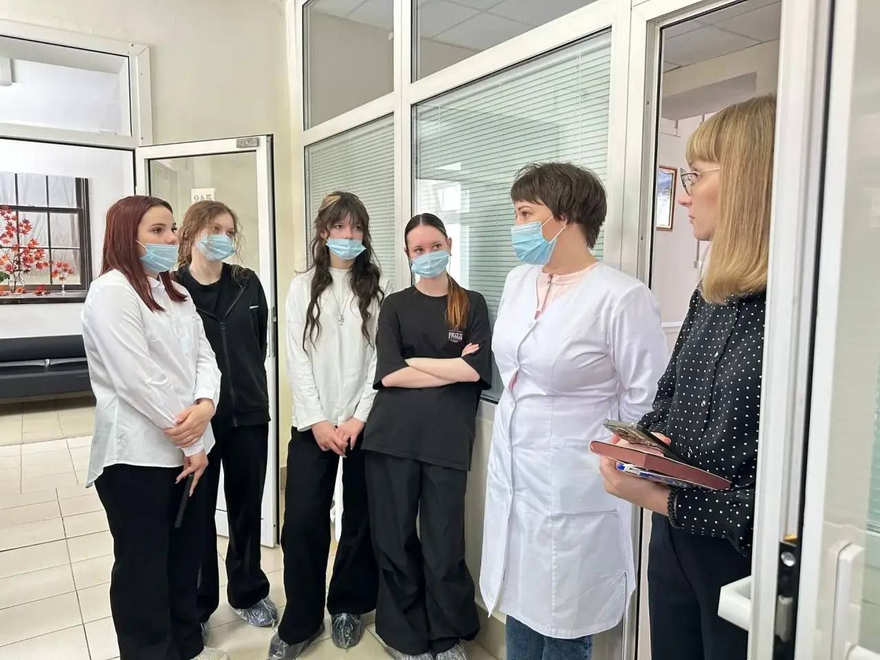 Для учащихся 8-10 классов Сейкинской школы провели профориентационную экскурсию в Чойской районной больнице Для учащихся 8-10 классов Сейкинской школы провели профориентационную экскурсию в Чойской районной больнице