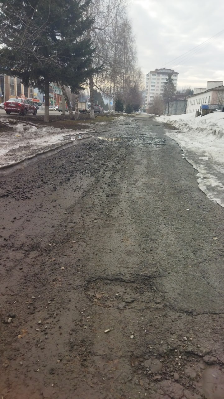 От подписчика. По проспекту Коммунистическому в районе дома 143 и 145 состояние тротуаров очень печальное От подписчика. По проспекту Коммунистическому в районе дома 143 и 145 состояние тротуаров очень печальное