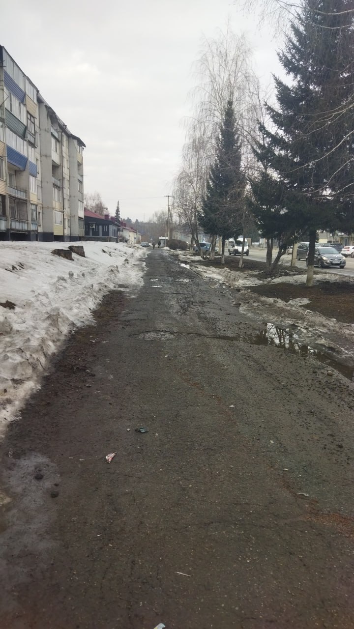 От подписчика. По проспекту Коммунистическому в районе дома 143 и 145 состояние тротуаров очень печальное От подписчика. По проспекту Коммунистическому в районе дома 143 и 145 состояние тротуаров очень печальное