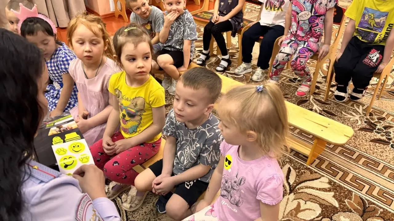 Играя, учимся безопасности! Играя, учимся безопасности!