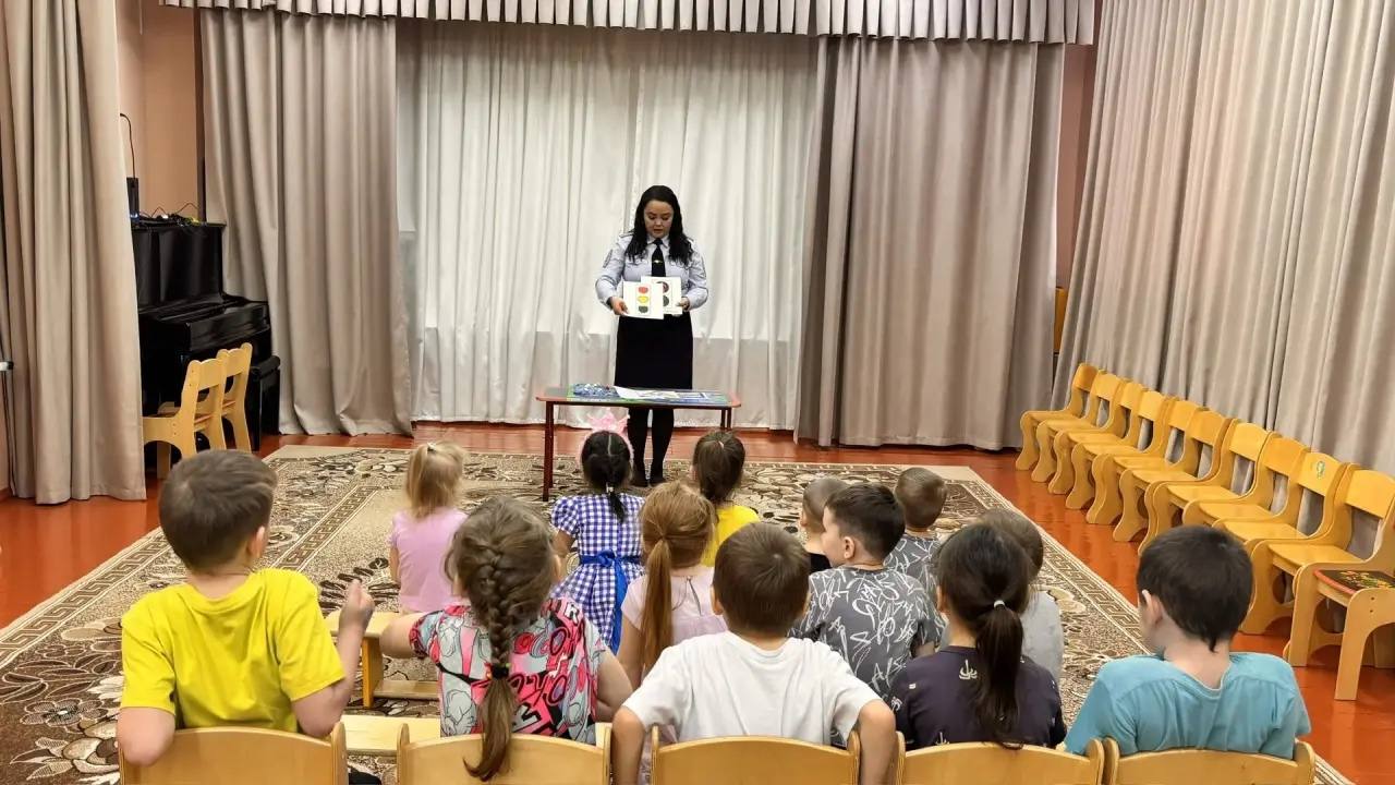 Играя, учимся безопасности! Играя, учимся безопасности!