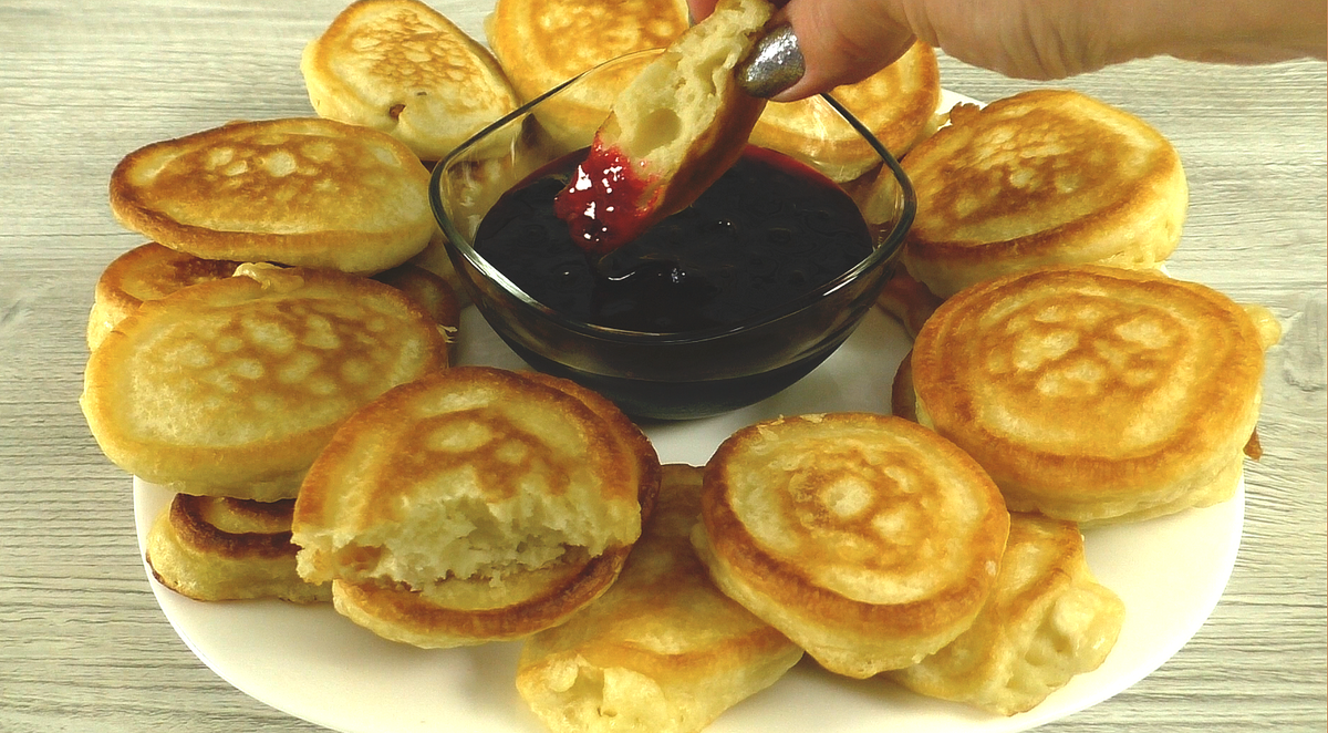 Невероятно простой завтрак: ленивые оладьи с начинкой