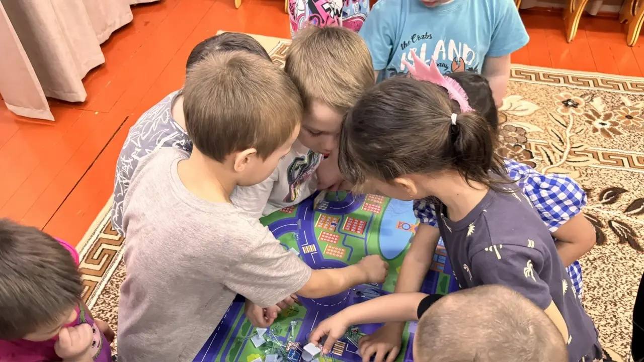 Играя, учимся безопасности! Играя, учимся безопасности!