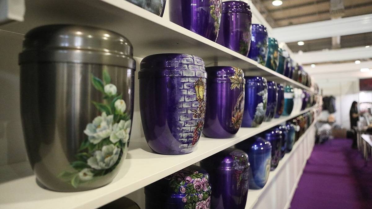 Среди россиян набирает популярность фальшкремация