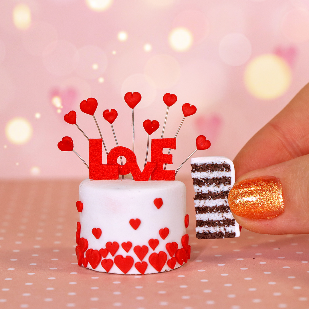 Миниатюрный торт ко Дню Святого Валентина из полимерной глины