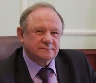 Бывший мэр Горно-Алтайска, а ныне председатель городской Общественной палаты Виктор Александрович Облогин попал в больницу в связи с травмами, которые он получил, занимаясь горнолыжным спортом