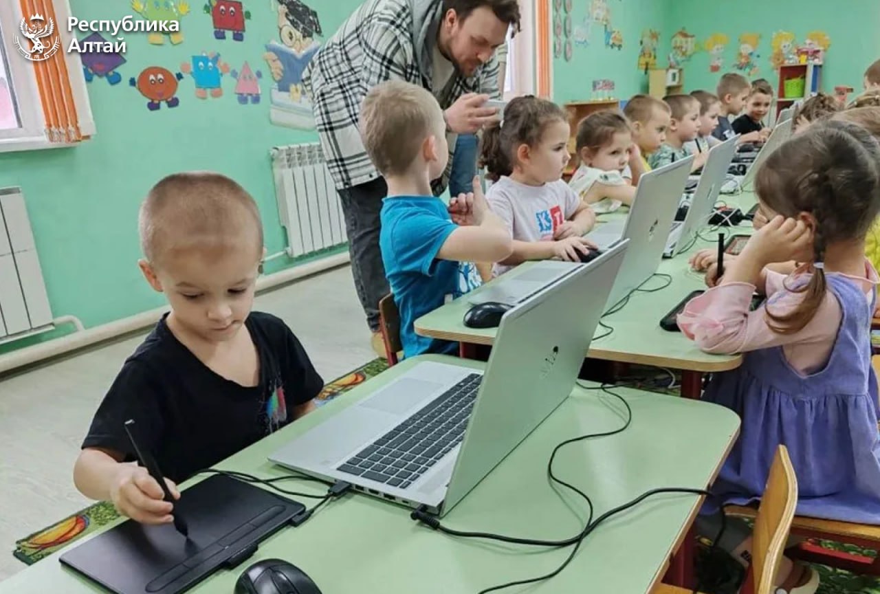 В прошлом месяце мобильный технопарк «Кванториум» посетил Чемальский, Чойский и Шебалинский районы В прошлом месяце мобильный технопарк «Кванториум» посетил Чемальский, Чойский и Шебалинский районы