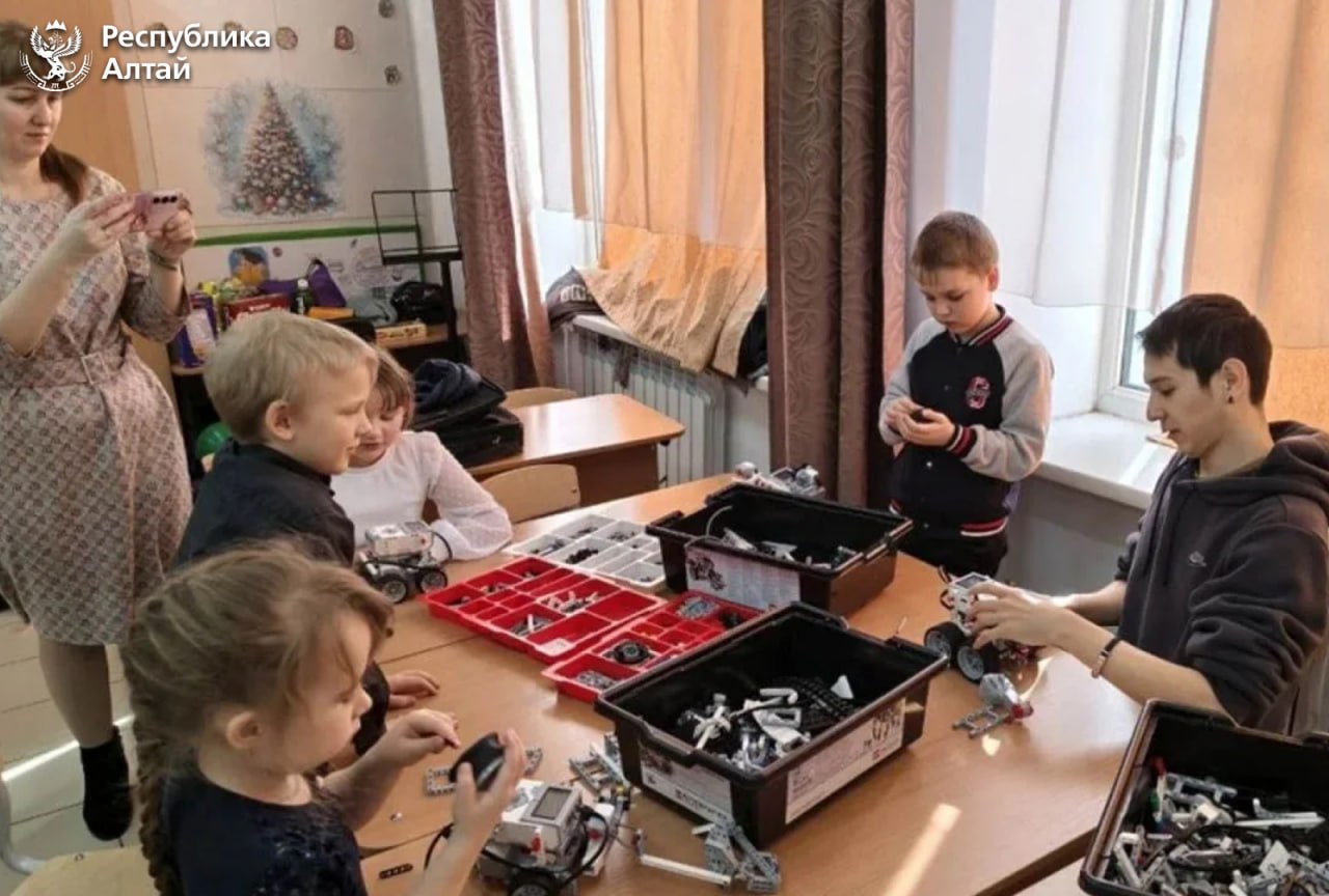 В прошлом месяце мобильный технопарк «Кванториум» посетил Чемальский, Чойский и Шебалинский районы В прошлом месяце мобильный технопарк «Кванториум» посетил Чемальский, Чойский и Шебалинский районы