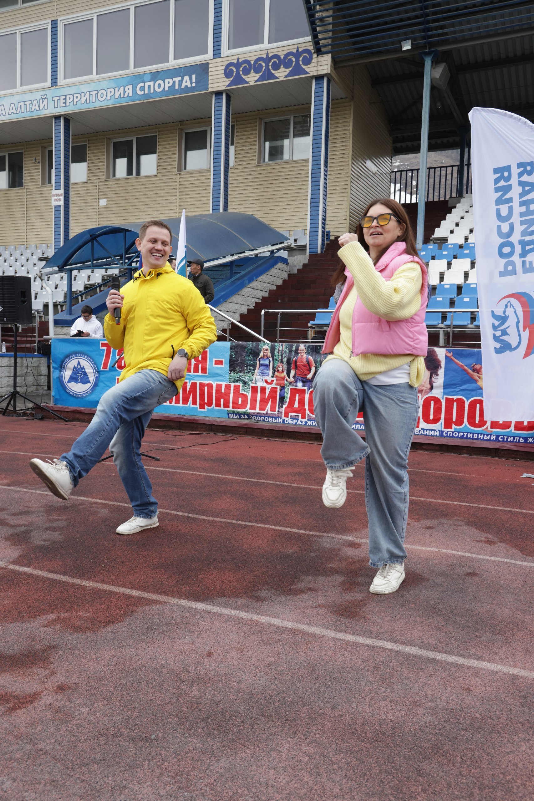 Министр вышел на зарядку: Александр Суразов лично разбудил Горно-Алтайск спортом Министр вышел на зарядку: Александр Суразов лично разбудил Горно-Алтайск спортом