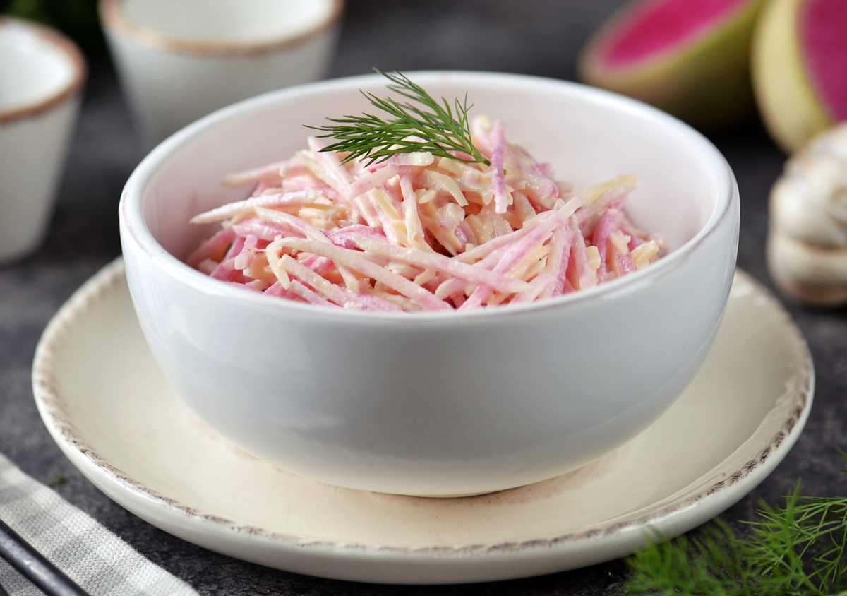 Салат из редьки: быстрое дополнение к мясным блюдам