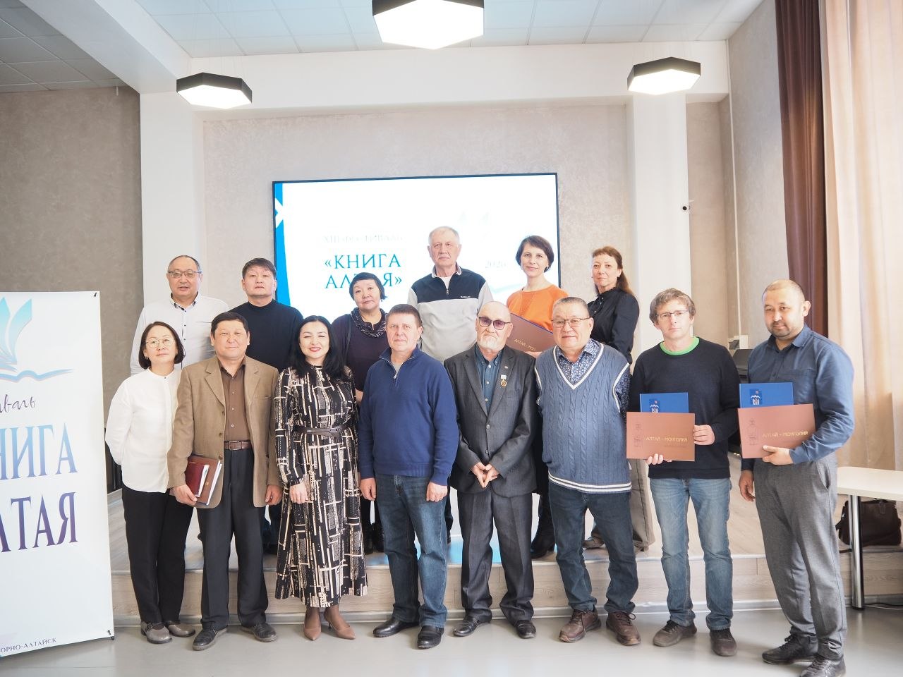 В столице региона состоялась презентация книг о художниках и изобразительном искусстве Горного Алтая В столице региона состоялась презентация книг о художниках и изобразительном искусстве Горного Алтая