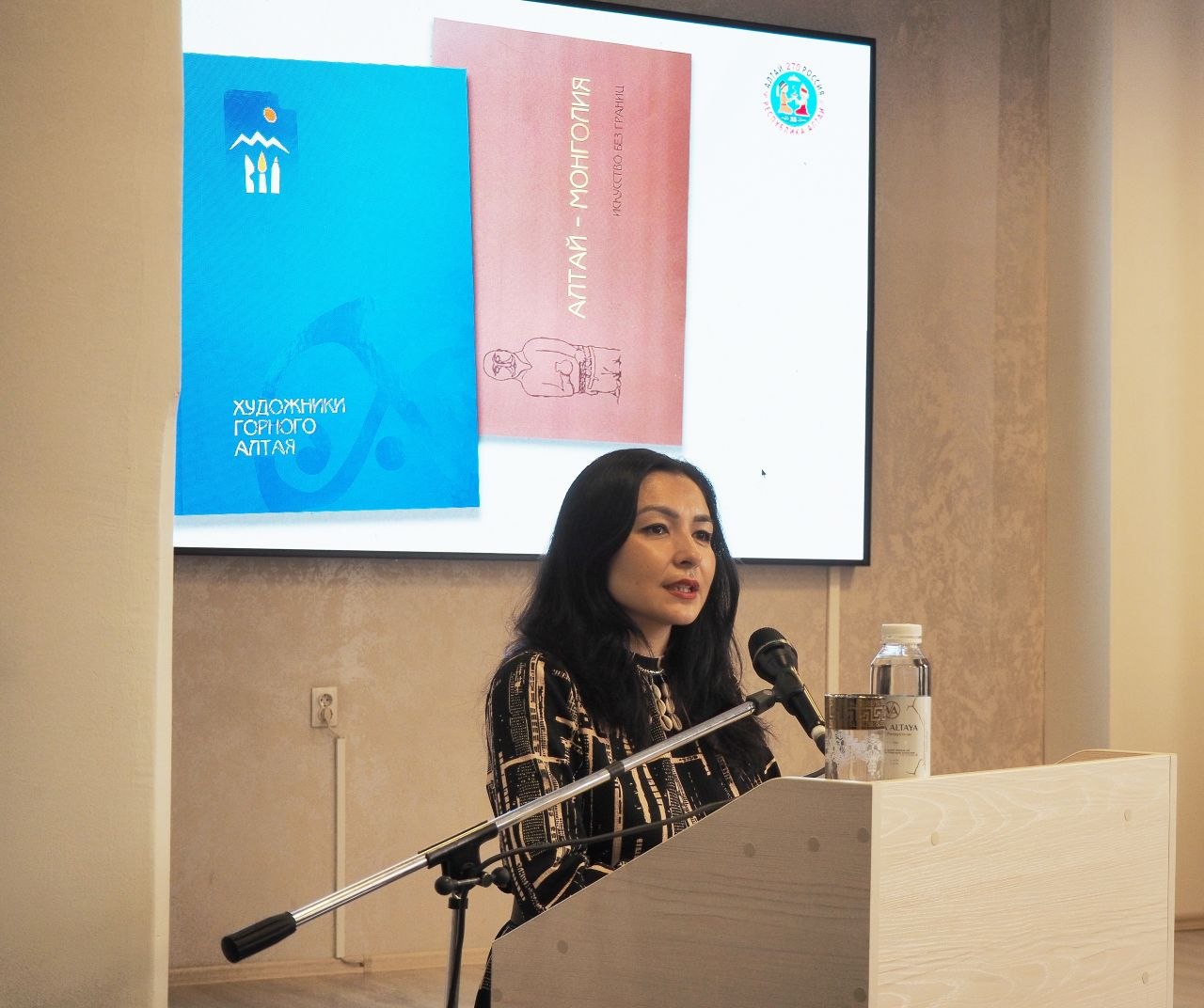 В столице региона состоялась презентация книг о художниках и изобразительном искусстве Горного Алтая В столице региона состоялась презентация книг о художниках и изобразительном искусстве Горного Алтая