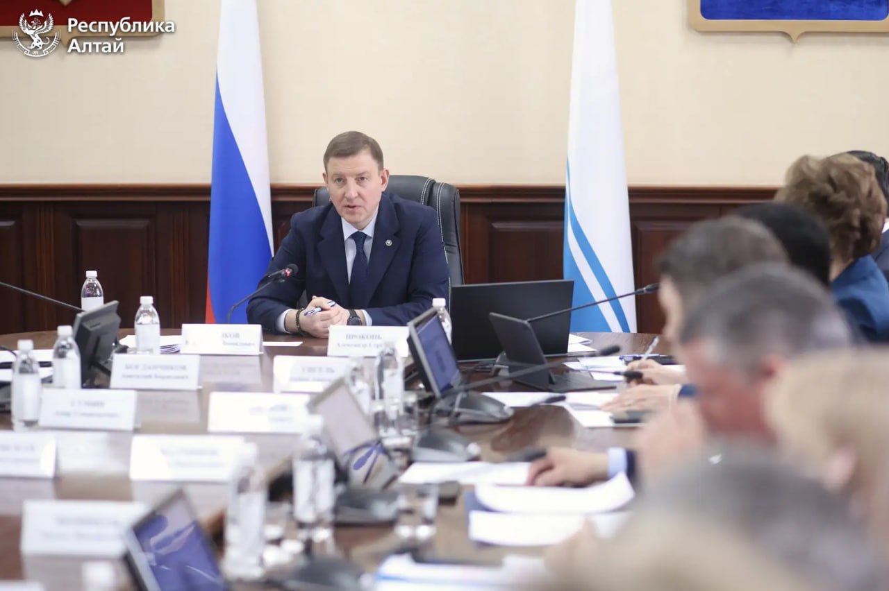 На очередном заседании правительства Республики Алтай с отчетом о работе впервые выступил сенатор, Герой России Амыр Аргамаков На очередном заседании правительства Республики Алтай с отчетом о работе впервые выступил сенатор, Герой России Амыр Аргамаков