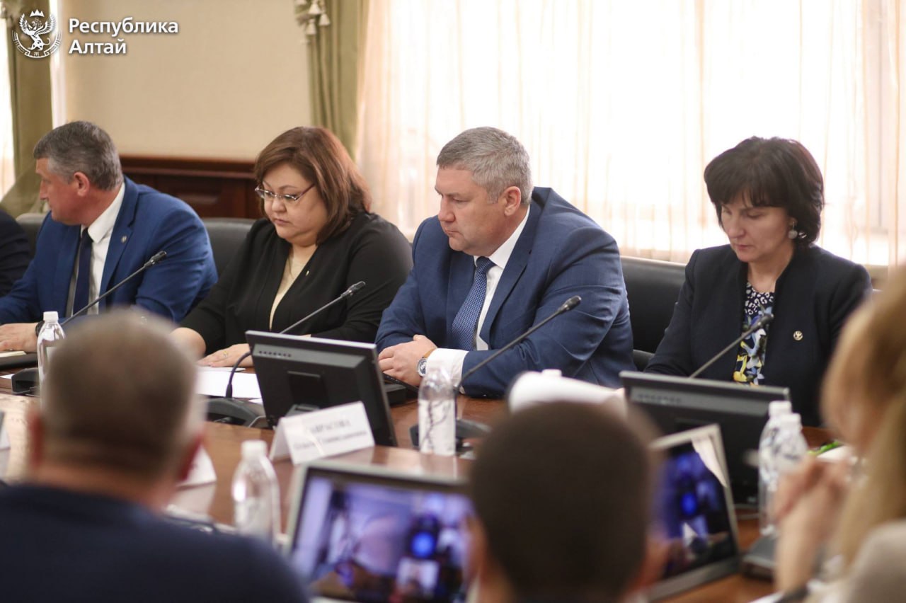 Глава Республики Алтай Андрей Турчак провел штаб по строительству и капитальному ремонту социальных объектов Глава Республики Алтай Андрей Турчак провел штаб по строительству и капитальному ремонту социальных объектов