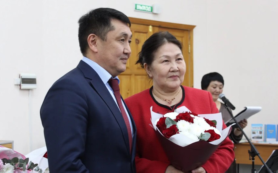 В стенах Горно-Алтайского государственного университета 8 апреля состоялось значимое событие в научной, культурной и исторической жизни региона — презентация монографии доктора филологических наук Ульяны Николаевны Текеновой В стенах Горно-Алтайского государственного университета 8 апреля состоялось значимое событие в научной, культурной и исторической жизни региона — презентация монографии доктора филологических наук Ульяны Николаевны Текеновой