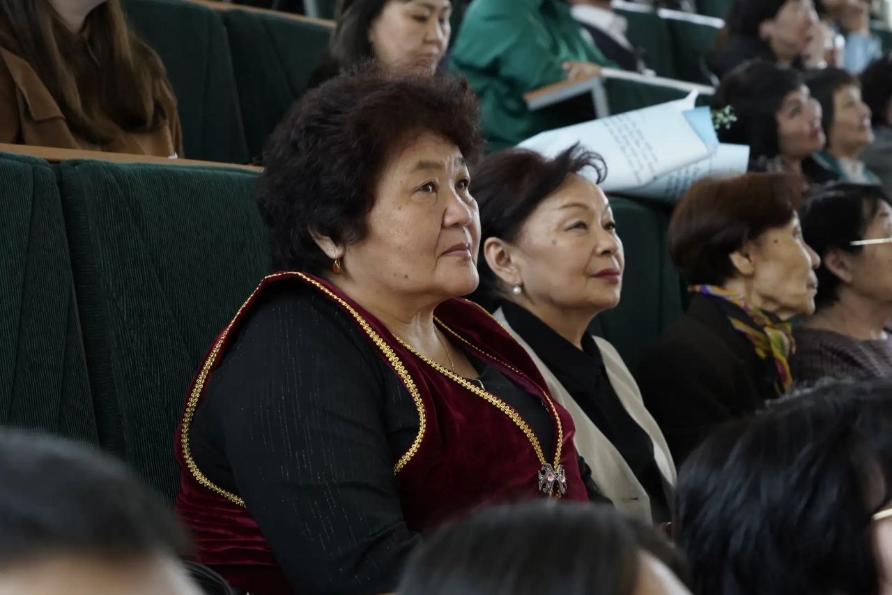 В рамках фестиваля «Книга Алтая» в ГАГУ прошла презентация монографии доктора филологических наук, доцента ГАГУ Ульяны Текеновой «Национальная идентичность прозы Дибаша Каинчина в контексте развития алтайской литературы... В рамках фестиваля «Книга Алтая» в ГАГУ прошла презентация монографии доктора филологических наук, доцента ГАГУ Ульяны Текеновой «Национальная идентичность прозы Дибаша Каинчина в контексте развития алтайской литературы...