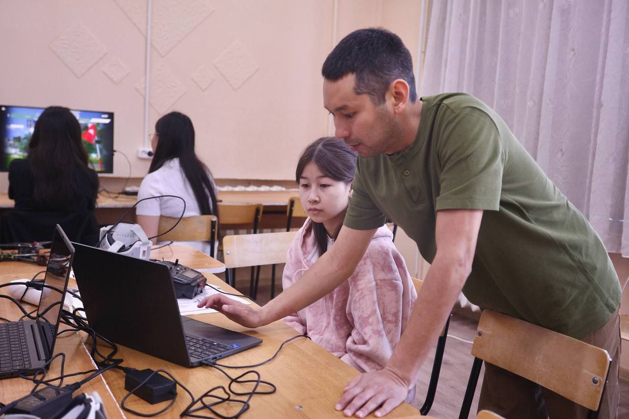 Обучение студентов управлению дронами стартовало в Медколледже — блок с БПЛА включили в курс «Готов к санитарной обороне» от республиканского Минздрава Обучение студентов управлению дронами стартовало в Медколледже — блок с БПЛА включили в курс «Готов к санитарной обороне» от республиканского Минздрава