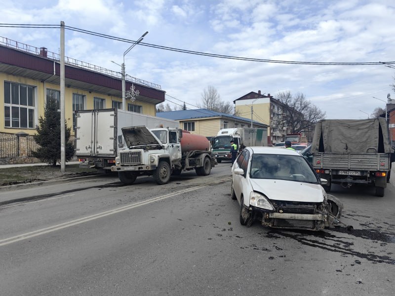 Массовое ДТП в Горно-Алтайске: виновником ДТП стал водитель ассенизаторской машины Массовое ДТП в Горно-Алтайске: виновником ДТП стал водитель ассенизаторской машины