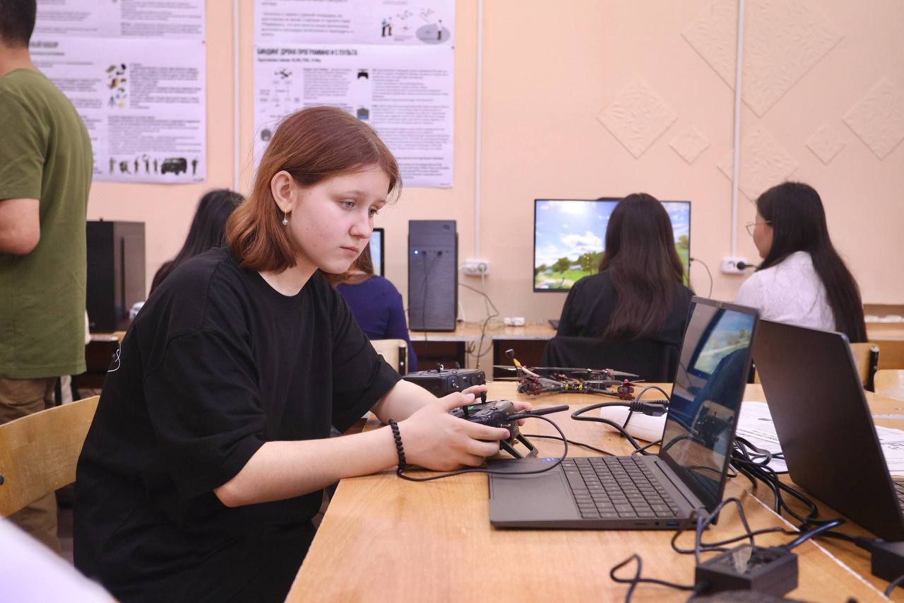 Обучение студентов управлению дронами стартовало в Медколледже — блок с БПЛА включили в курс «Готов к санитарной обороне» от республиканского Минздрава Обучение студентов управлению дронами стартовало в Медколледже — блок с БПЛА включили в курс «Готов к санитарной обороне» от республиканского Минздрава