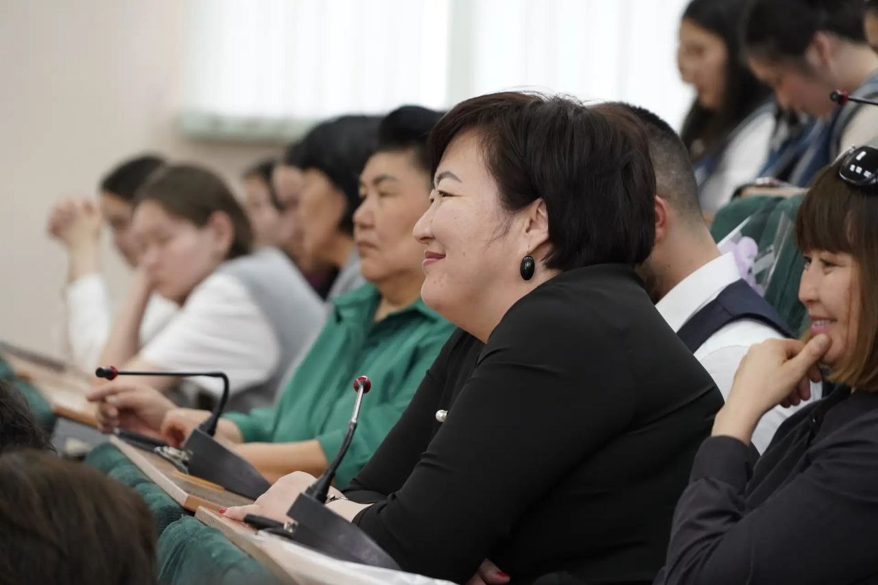 В рамках фестиваля «Книга Алтая» в ГАГУ прошла презентация монографии доктора филологических наук, доцента ГАГУ Ульяны Текеновой «Национальная идентичность прозы Дибаша Каинчина в контексте развития алтайской литературы... В рамках фестиваля «Книга Алтая» в ГАГУ прошла презентация монографии доктора филологических наук, доцента ГАГУ Ульяны Текеновой «Национальная идентичность прозы Дибаша Каинчина в контексте развития алтайской литературы...