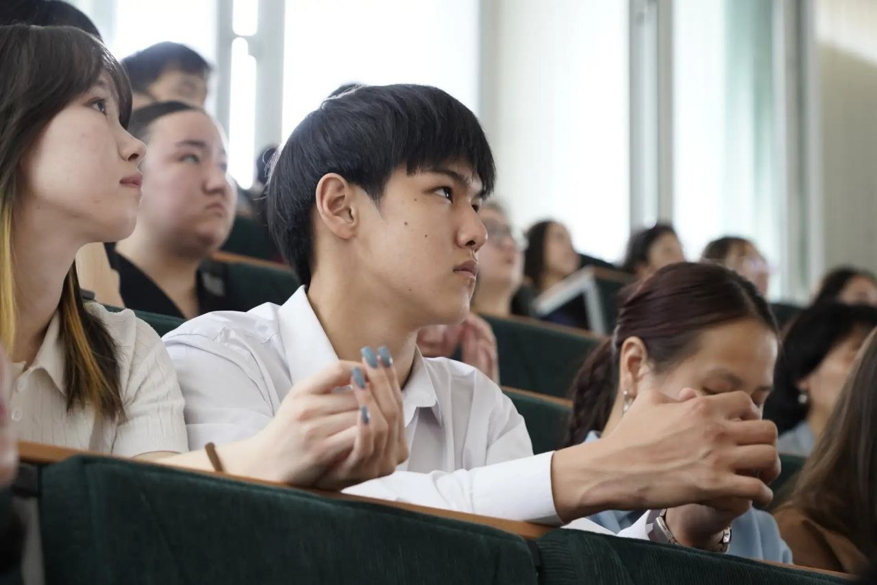 В рамках фестиваля «Книга Алтая» в ГАГУ прошла презентация монографии доктора филологических наук, доцента ГАГУ Ульяны Текеновой «Национальная идентичность прозы Дибаша Каинчина в контексте развития алтайской литературы... В рамках фестиваля «Книга Алтая» в ГАГУ прошла презентация монографии доктора филологических наук, доцента ГАГУ Ульяны Текеновой «Национальная идентичность прозы Дибаша Каинчина в контексте развития алтайской литературы...