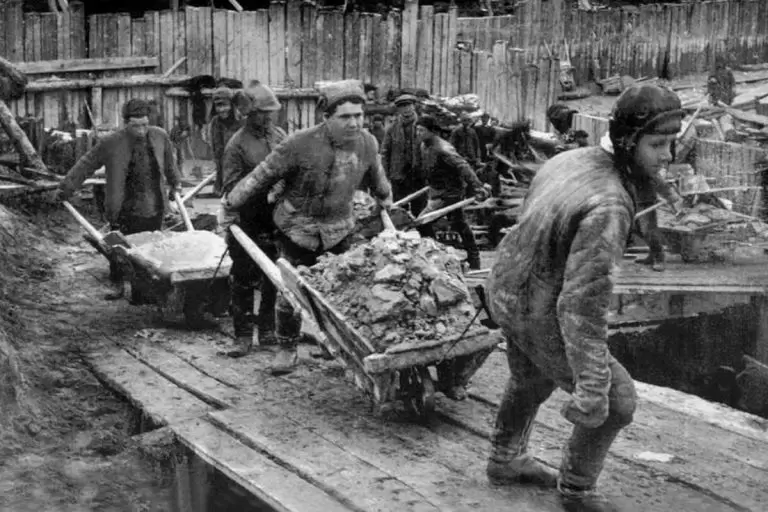 Фамилии, рассказывающие историю: как каторжные судьбы повлияли на русское именословие