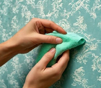 Как эффективно очистить обои от загрязнений: простые советы и проверенные методы