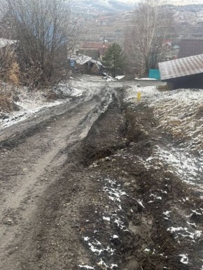 От подписчика. Добрый день! Дорога по ул. Теньгинская 13, боремся уже 5-6 год