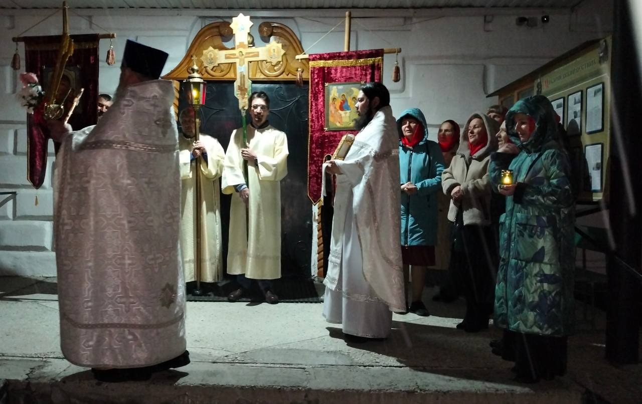 В ночь с 11 на 12 апреля 2026 года, в праздник Светлого Христова Воскресения, в храме Сошествия Святого Духа (с. Майма) были совершены торжественные Пасхальные богослужения В ночь с 11 на 12 апреля 2026 года, в праздник Светлого Христова Воскресения, в храме Сошествия Святого Духа (с. Майма) были совершены торжественные Пасхальные богослужения