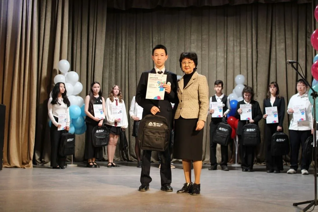 Победителей и призеров олимпиад наградили в Республике Алтай Победителей и призеров олимпиад наградили в Республике Алтай