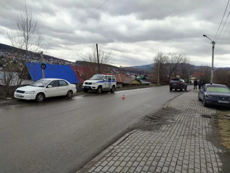 В Горно-Алтайске 5-летний мальчик попал под машину и госпитализирован